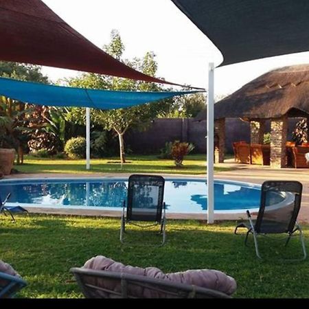 Room In Villa - Zambezi Family Lodge - Elephant Room วิกตอเรียฟอลส์ ภายนอก รูปภาพ