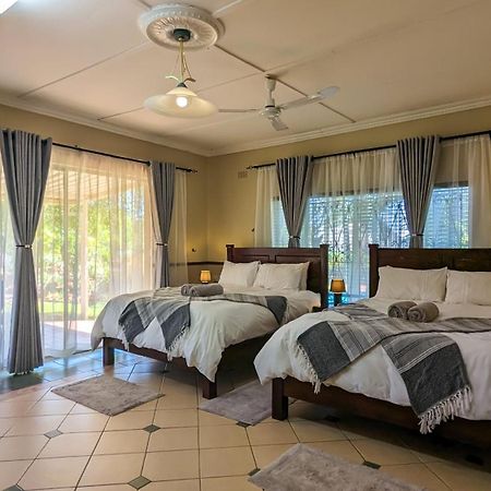 Room In Villa - Zambezi Family Lodge - Elephant Room วิกตอเรียฟอลส์ ภายนอก รูปภาพ
