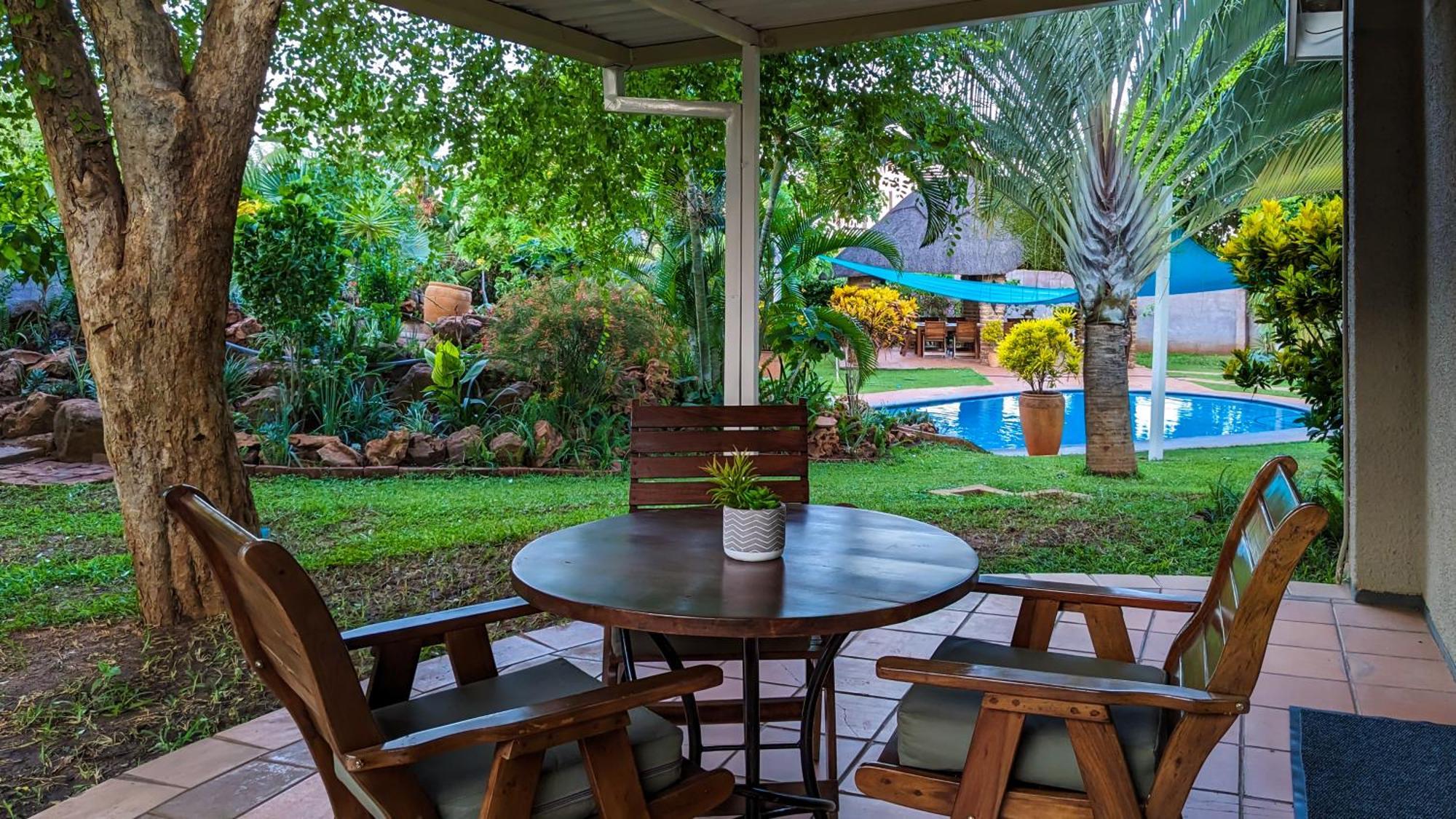 Room In Villa - Zambezi Family Lodge - Elephant Room วิกตอเรียฟอลส์ ภายนอก รูปภาพ