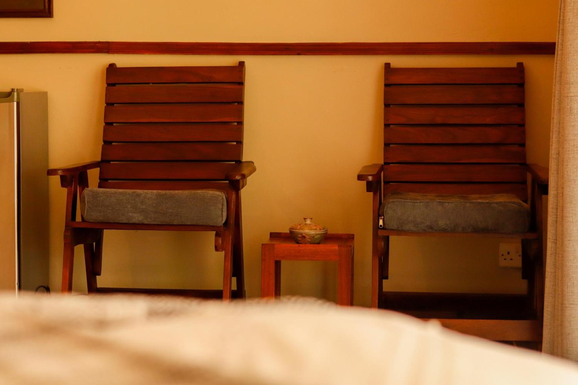 Room In Villa - Zambezi Family Lodge - Elephant Room วิกตอเรียฟอลส์ ภายนอก รูปภาพ
