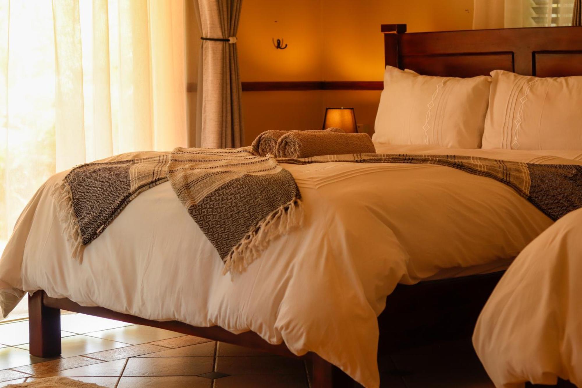 Room In Villa - Zambezi Family Lodge - Elephant Room วิกตอเรียฟอลส์ ภายนอก รูปภาพ