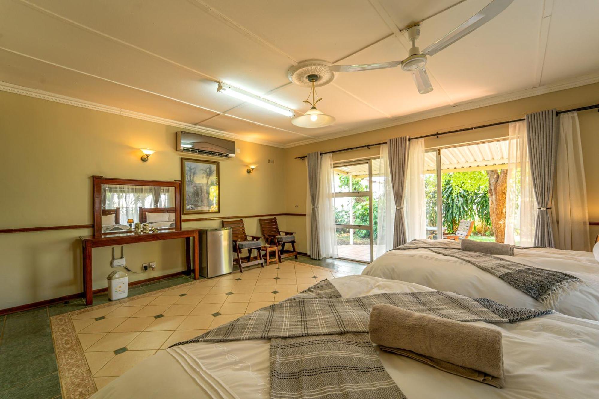 Room In Villa - Zambezi Family Lodge - Elephant Room วิกตอเรียฟอลส์ ภายนอก รูปภาพ